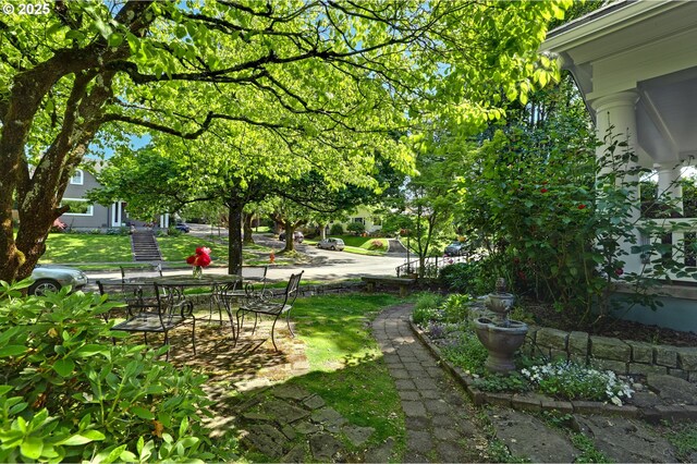 803 NE Laurelhurst Pl, Portland, OR 97232 - view of community