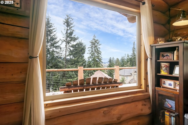 6715 Ivy St, Springfield, OR 97478 - detailed view of rustic walls