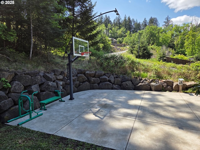 6715 Ivy St, Springfield, OR 97478 - view of patio featuring basketball court