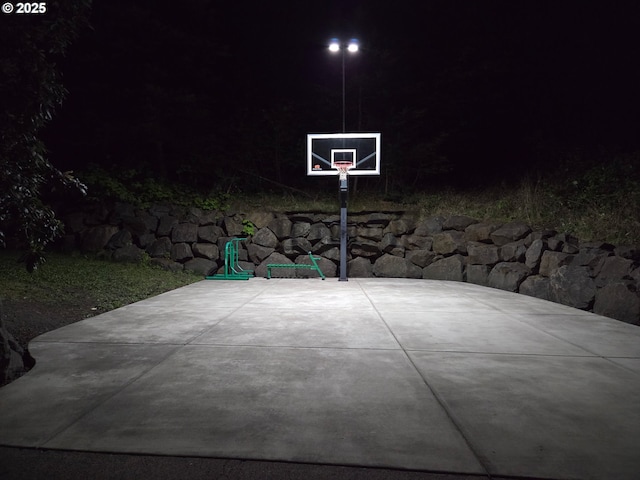6715 Ivy St, Springfield, OR 97478 - view of patio at night