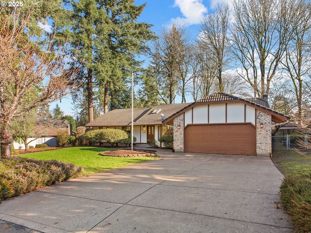 view of front facade featuring a garage and a front lawn