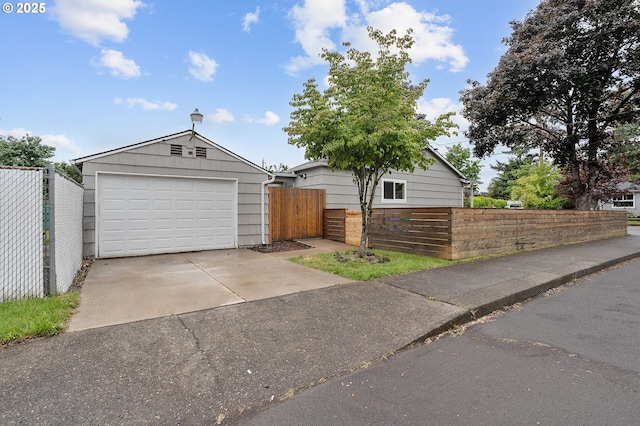 view of front facade featuring a garage