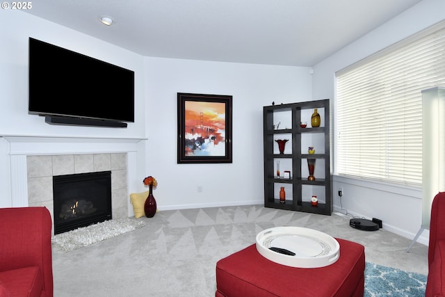 living room featuring carpet floors, baseboards, and a wealth of natural light
