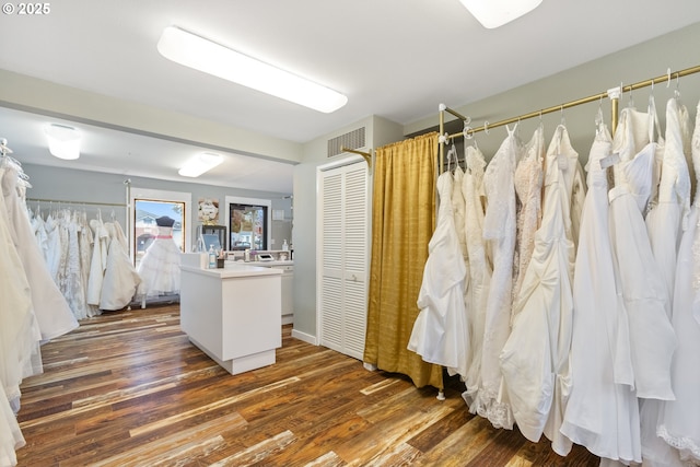 818 NE Division St, Gresham, OR 97030 - interior space featuring vanity, wood finished floors, visible vents, a closet, and curtained shower