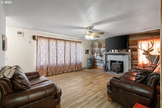 living room featuring a ceiling fan, plenty of natural light, and wood finished floors