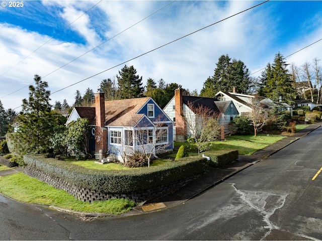 view of front of property with a front yard