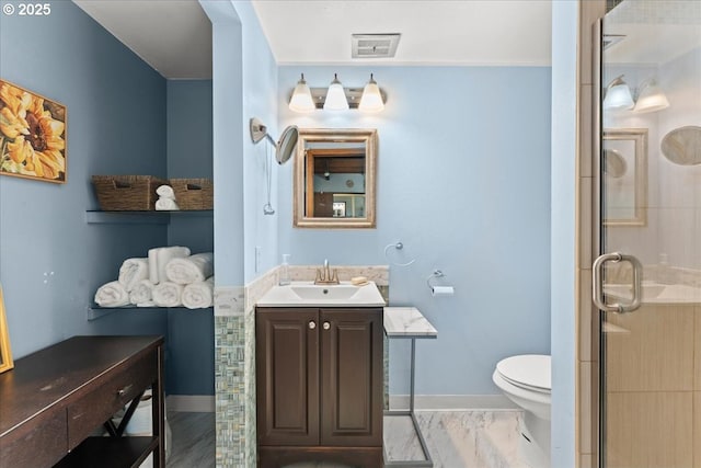 full bath with toilet, visible vents, a stall shower, and baseboards