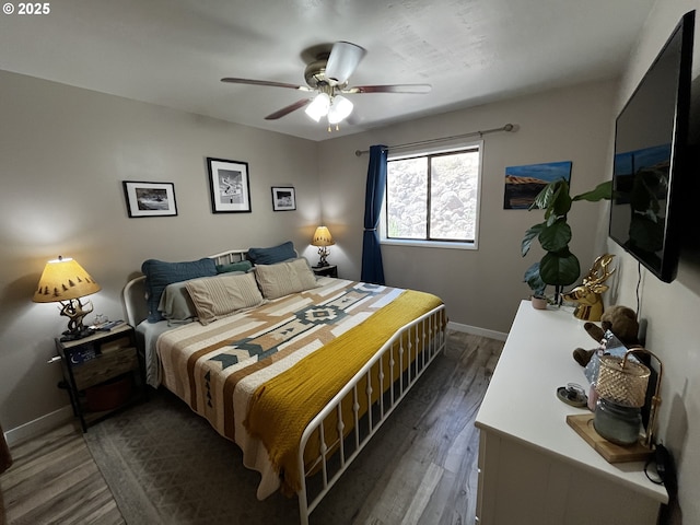 475 Burnham Ave, Maupin, OR 97037 - bedroom featuring wood finished floors, baseboards, and ceiling fan