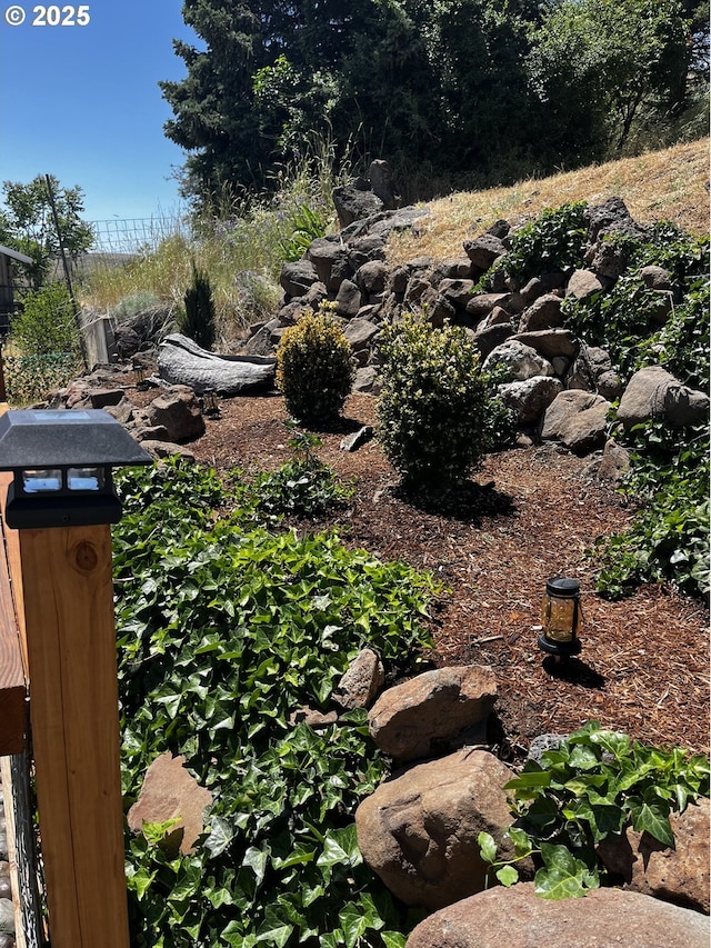 475 Burnham Ave, Maupin, OR 97037 - view of yard