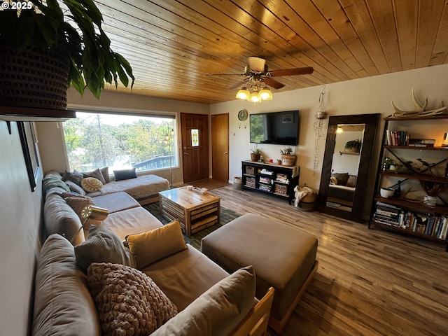 475 Burnham Ave, Maupin, OR 97037 - living area featuring a ceiling fan and wood finished floors
