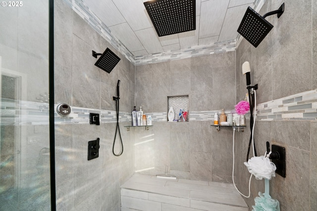 bathroom featuring a tile shower