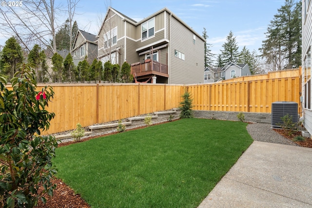 2901 NW 114th Ter, Portland, OR 97229 - view of yard featuring central AC