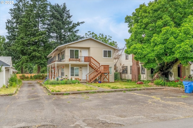 3400 E 13th St, Vancouver, WA 98661 - view of front facade with stairway and driveway