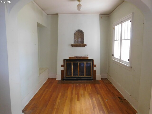 84105 Winesap Rd, Milton-Freewater, OR 97862 - hallway with arched walkways, wood finished floors, plenty of natural light, and baseboards