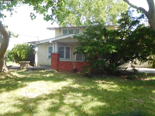 84105 Winesap Rd, Milton-Freewater, OR 97862 - view of side of property featuring a lawn