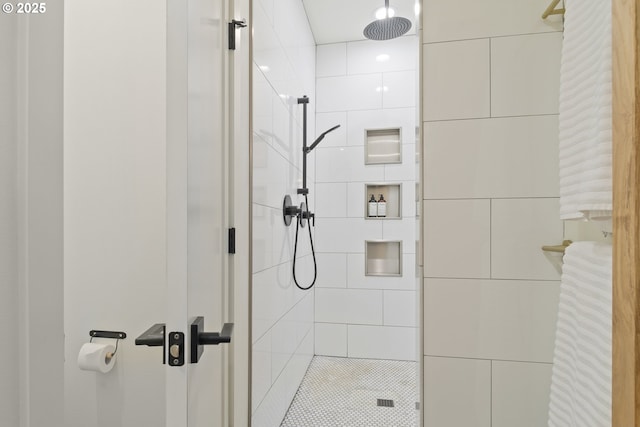 full bathroom featuring a tile shower