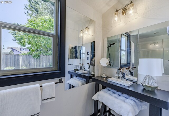 397 S 32nd St, Springfield, OR 97478 - bathroom featuring tiled shower