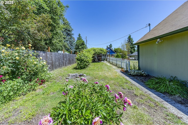 397 S 32nd St, Springfield, OR 97478 - view of yard