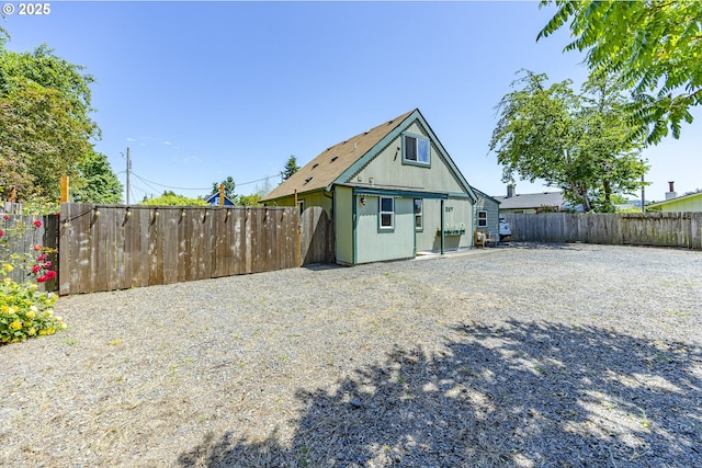 397 S 32nd St, Springfield, OR 97478 - rear view of house featuring a fenced backyard