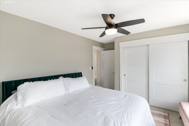 bedroom with a closet, light carpet, and a ceiling fan