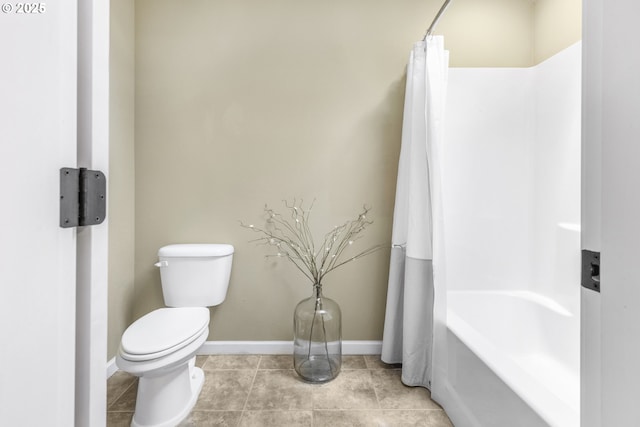 3678 Snowberry Rd, Eugene, OR 97403 - bathroom featuring toilet, baseboards, shower / bath combo with shower curtain, and tile patterned flooring