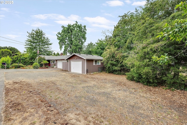 7353 SE Thiessen Rd, Milwaukie, OR 97267 - view of yard with a garage