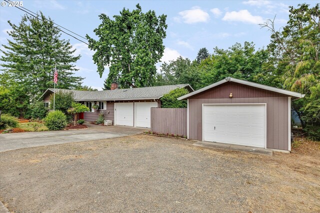 7353 SE Thiessen Rd, Milwaukie, OR 97267 - garage with driveway