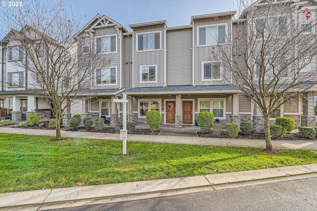 view of front of house with a front lawn