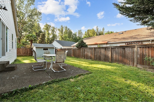 1545 NE Gertz Rd, Portland, OR 97211 - view of yard with a patio area