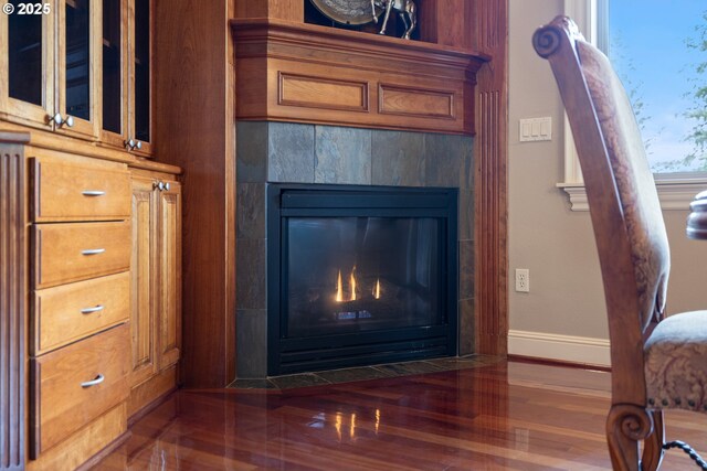 14079 SE Alta Vista Dr, Happy Valley, OR 97086 - interior details with a fireplace, baseboards, and wood finished floors