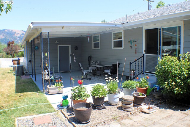 131 Mountain View Ave, Myrtle Creek, OR 97457 - rear view of property featuring a patio area