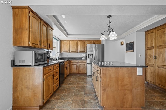 kitchen featuring a sink, a kitchen island, black appliances, and dark countertops