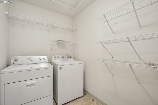 812 NW 13th Ave, Battle Ground, WA 98604 - laundry room featuring washing machine and dryer and baseboards