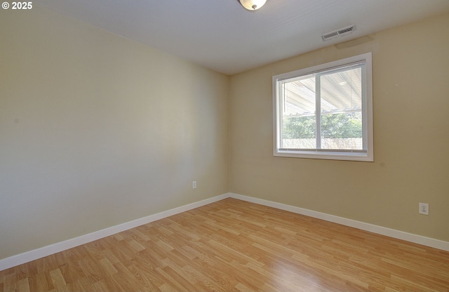 10808 NE 92nd Cir, Vancouver, WA 98662 - empty room featuring light wood-type flooring and baseboards