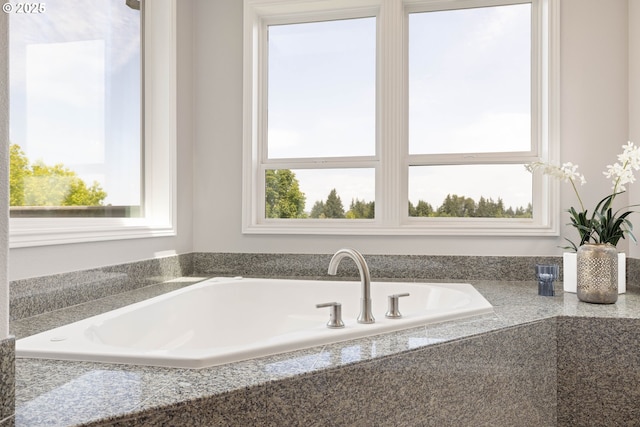 10695 SW Meier Dr, Tualatin, OR 97062 - bathroom with a garden tub