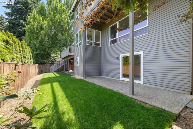 10695 SW Meier Dr, Tualatin, OR 97062 - fenced backyard with stairs and a patio