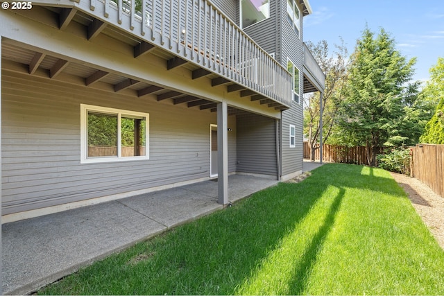 10695 SW Meier Dr, Tualatin, OR 97062 - fenced backyard with a patio area