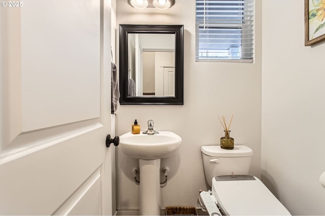 1319 S 29th Blvd, Cornelius, OR 97113 - bathroom with toilet and a sink