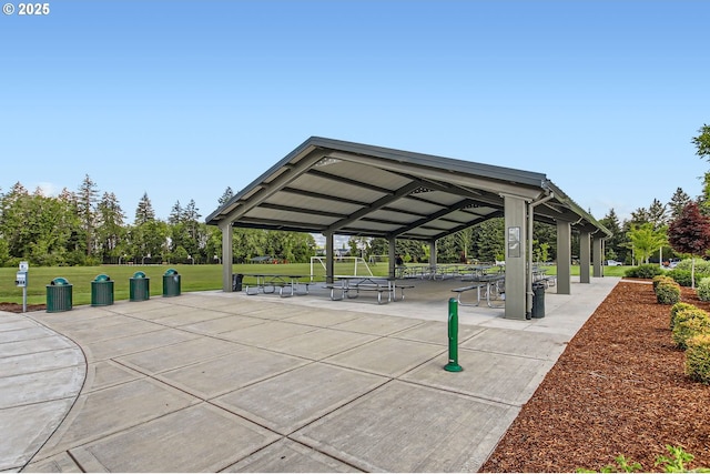 1319 S 29th Blvd, Cornelius, OR 97113 - surrounding community with a gazebo and a lawn