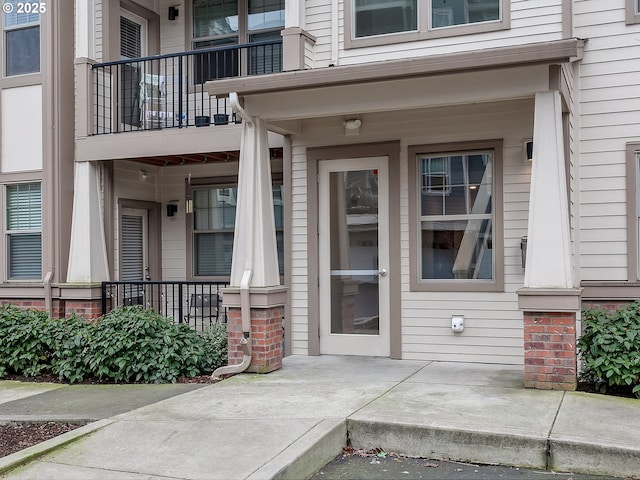 entrance to property with covered porch