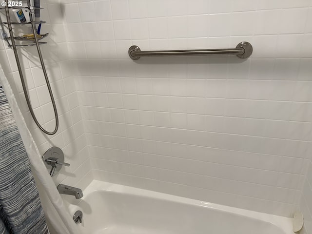 2211 SW 1st Ave Unit G10, Portland, OR 97201 - full bath with shower / bath combination with curtain