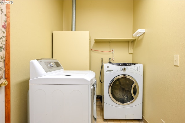 11102 SE 51st Ave, Milwaukie, OR 97222 - laundry area featuring washing machine and clothes dryer