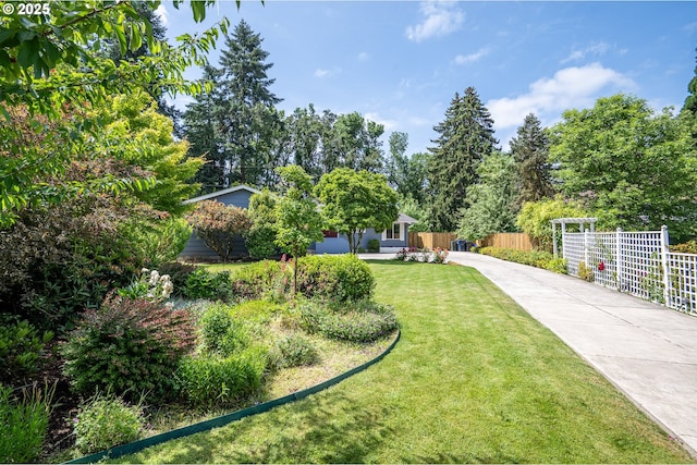 1444 Russet Dr, Eugene, OR 97401 - view of yard with driveway