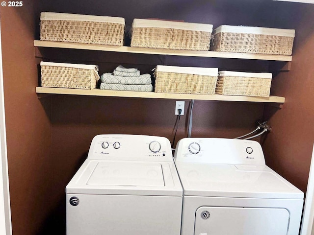 14922 SW 109th Ave, Portland, OR 97224 - laundry room featuring washing machine and clothes dryer