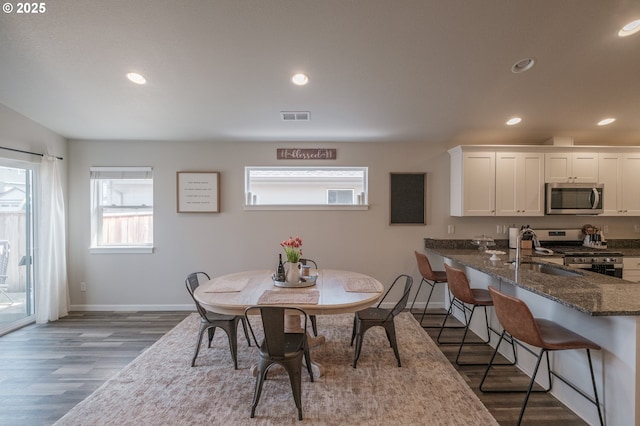 414 SE Ray St, Dallas, OR 97338 - dining room featuring visible vents, baseboards, dark wood-type flooring, and recessed lighting
