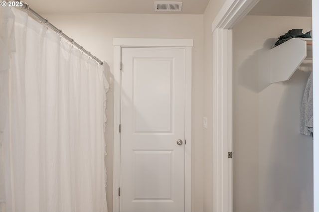 414 SE Ray St, Dallas, OR 97338 - bathroom with visible vents