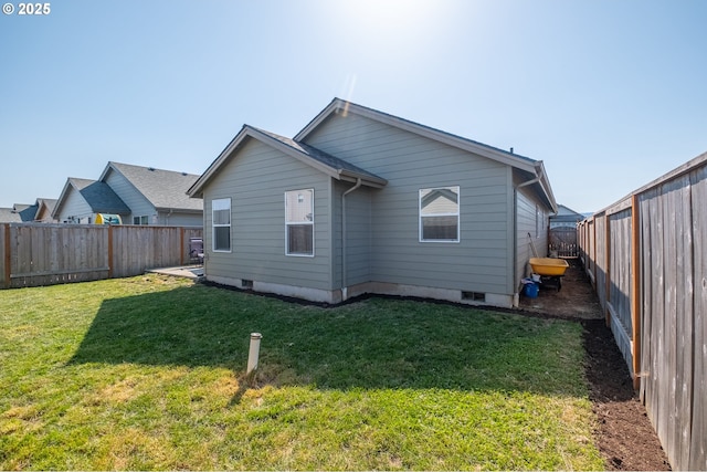 414 SE Ray St, Dallas, OR 97338 - back of property with a fenced backyard and a yard