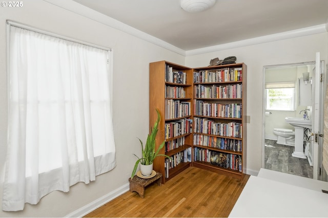 sitting room with wood finished floors and baseboards