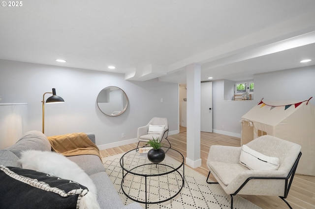 3321 NE 13th Ave, Portland, OR 97212 - living area featuring light wood-style flooring, baseboards, and recessed lighting