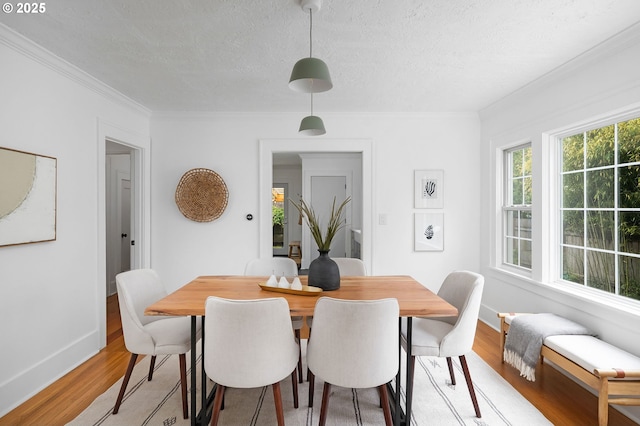 3321 NE 13th Ave, Portland, OR 97212 - dining room with crown molding, a textured ceiling, light wood-type flooring, and baseboards
